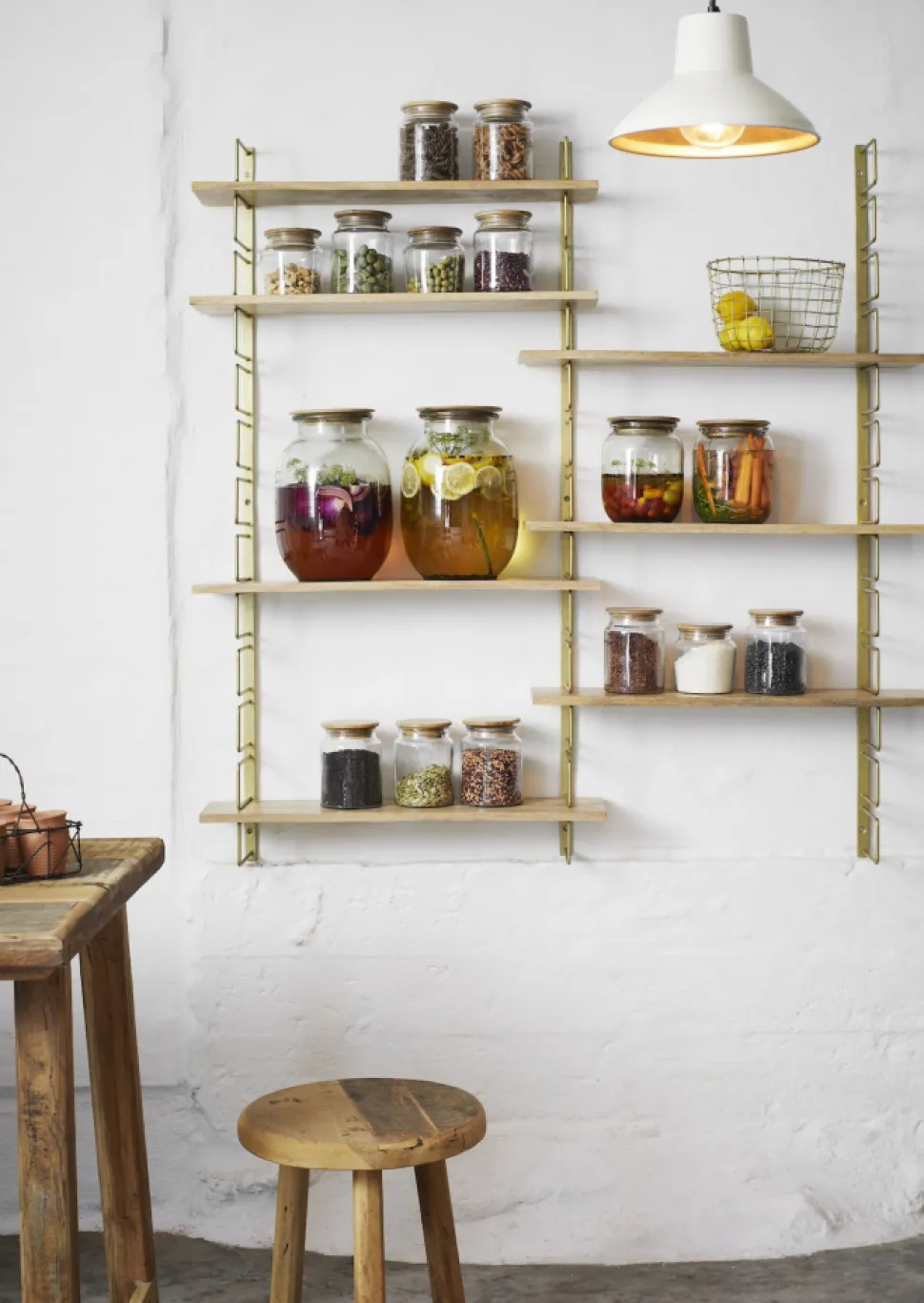 Vägghylla 'Wooden shelves' - Mässing/natur